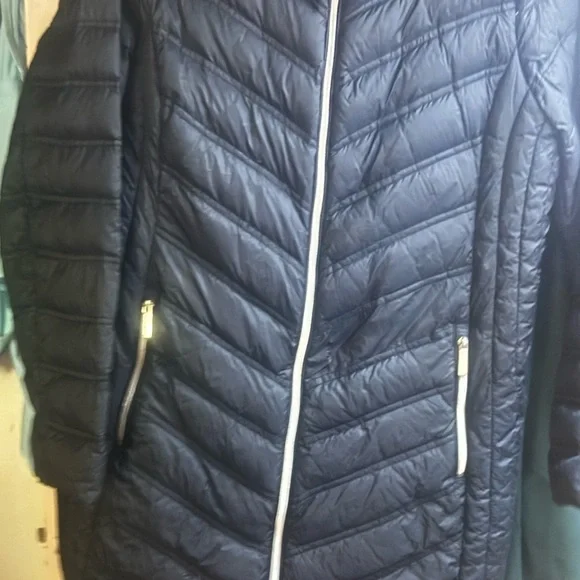 MICHAEL Michael Kors Black Puffer Jacket - Picture 3 of 5
